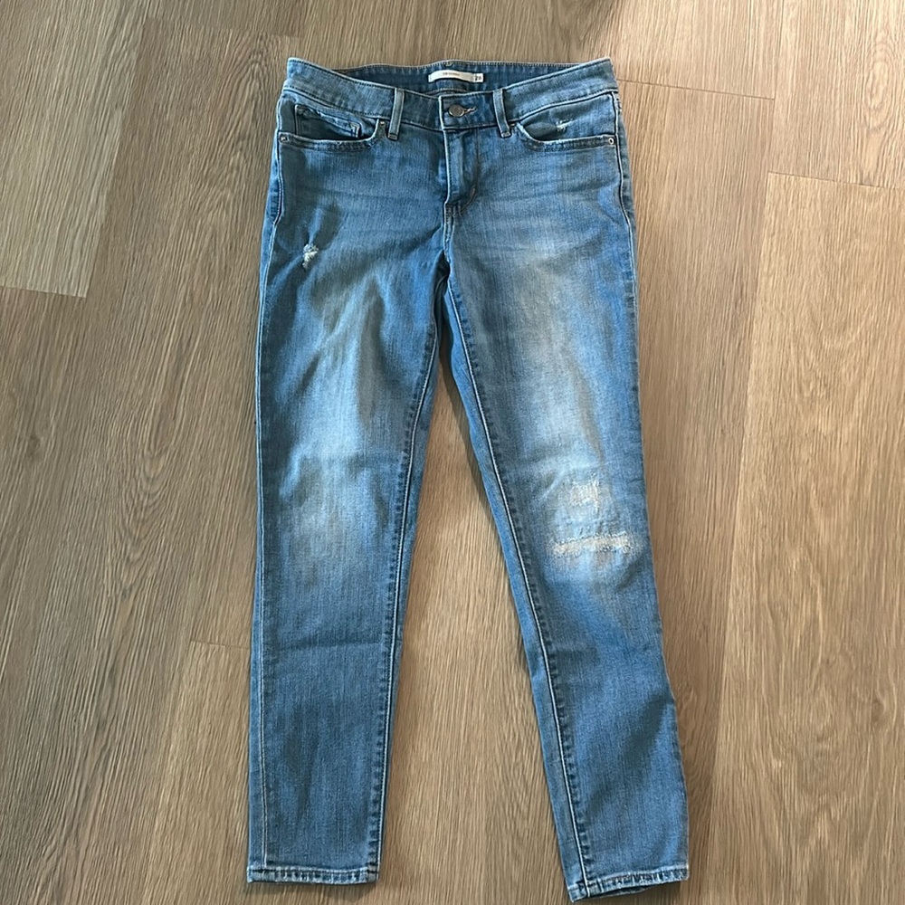 Women’s Levi’s blue jeans